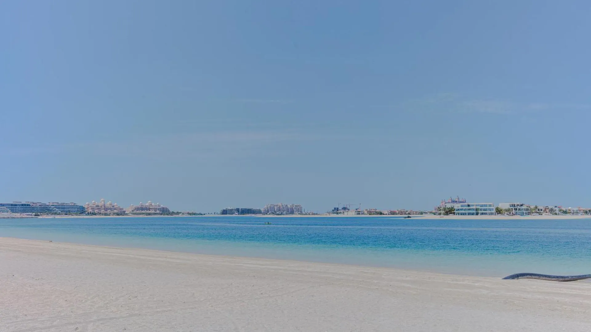 Fully-Equppied Studio With Private Beach And Pool Dubai United Arab Emirates