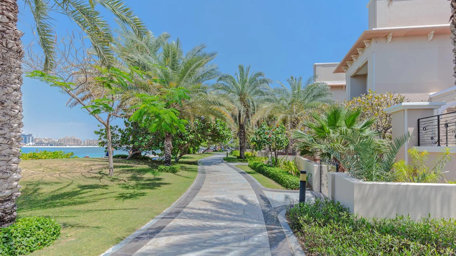 Fully-Equppied Studio With Private Beach And Pool Dubai